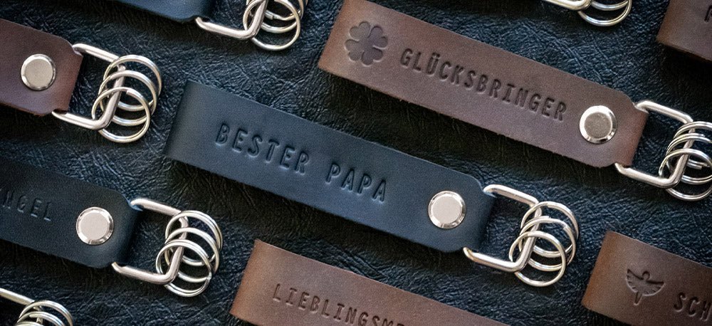 Was ist PU-Leder? Unterschied zu echtem Leder, Kunstleder und seine Vorteile - FABACH – Die Schlüsselanhänger-Schmiede