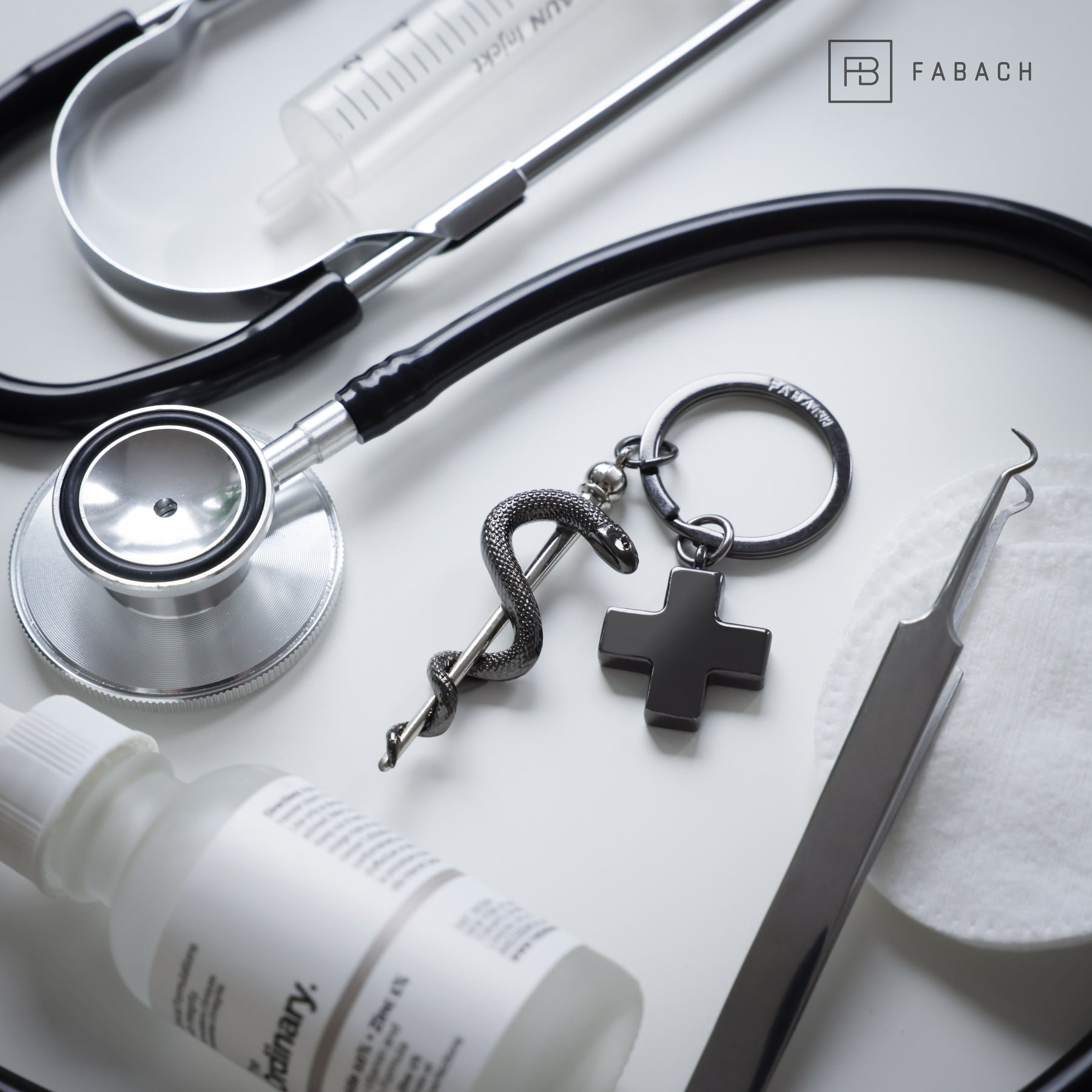"Asklepiosstab" Schlüsselanhänger mit medizinischem Kreuz - Äskulapstab als Geschenk für Arzt Pfleger Krankenschwester