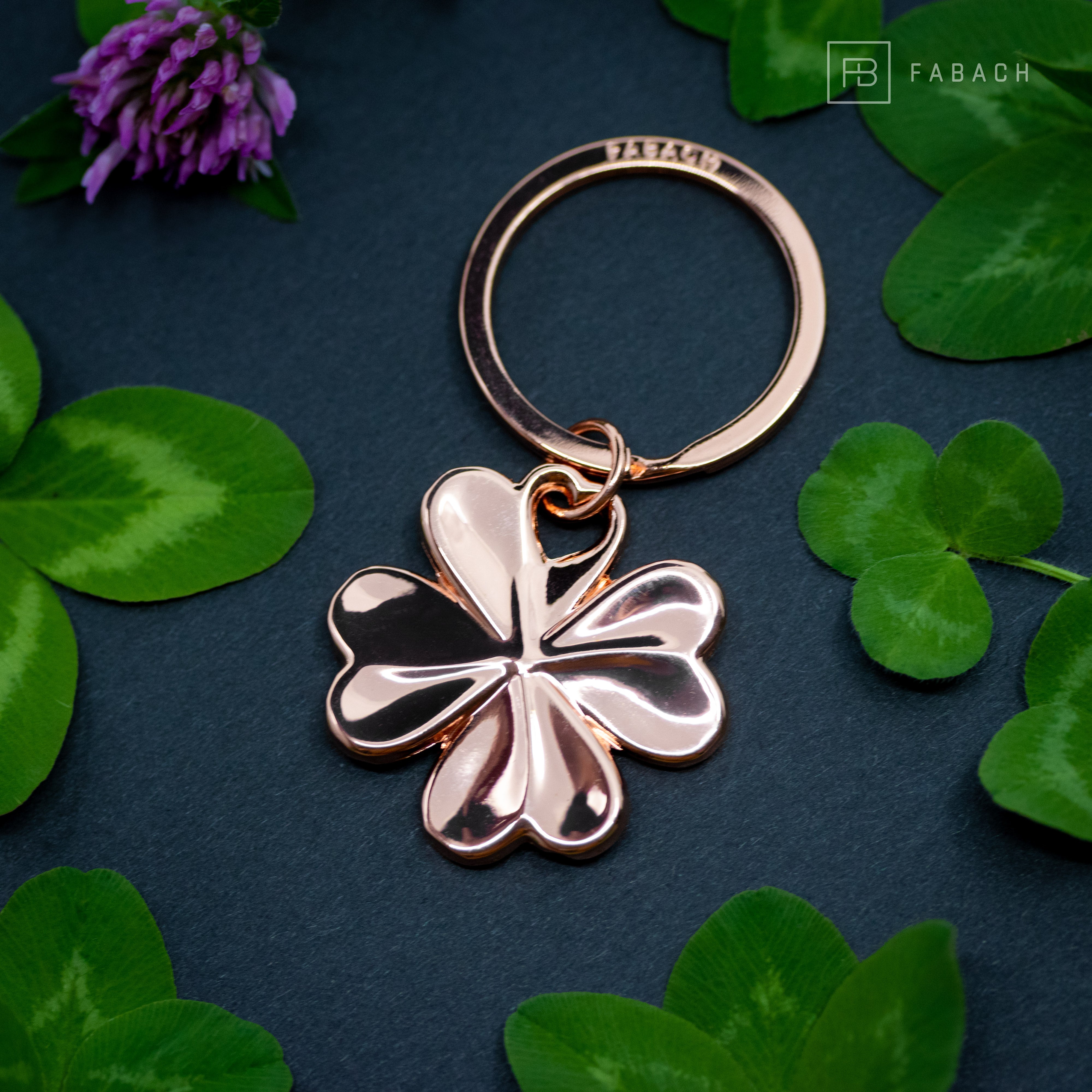 "Shamrock" cloverleaf keychain - small lucky charm with heart for your keychain