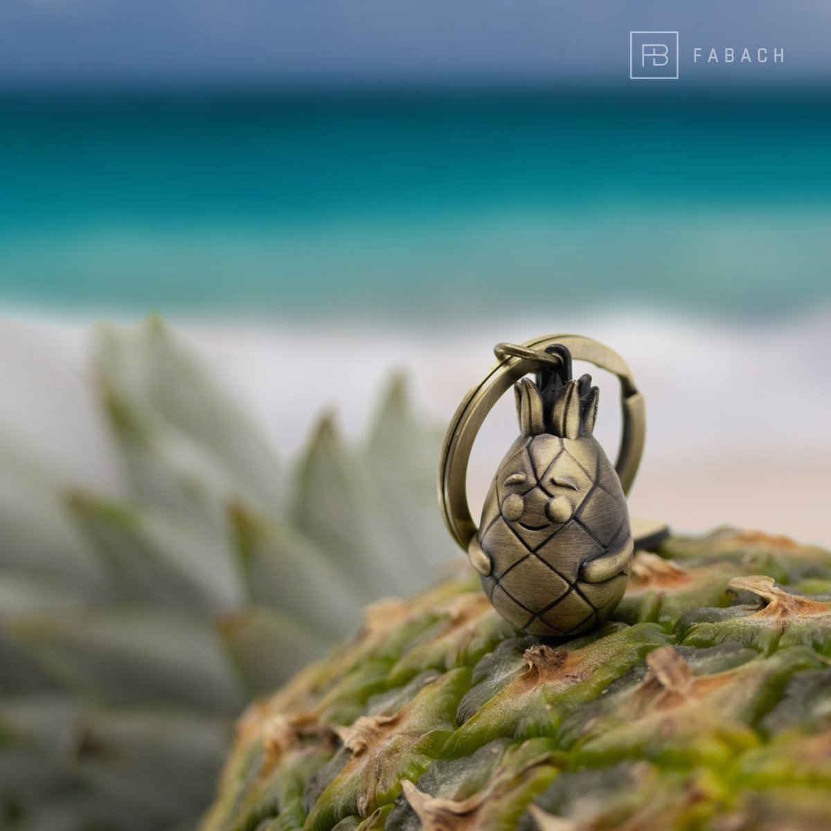 "Be a pineapple" Ananas Schlüsselanhänger "Piny" mit Gravur - Süßer motivierender Glücksbringer - FABACH