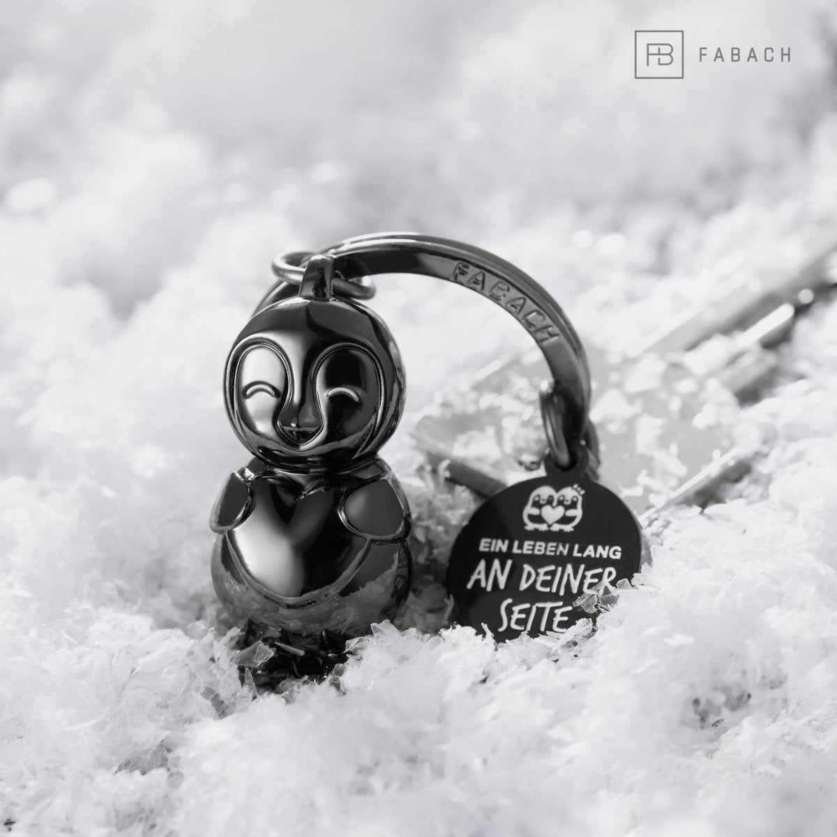 "Ein Leben lang an Deiner Seite" Pinguin Schlüsselanhänger "Frosty" mit Gravur - Süßer Pinguin Glücksbringer als Geschenk für Partner - FABACH