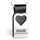 "Drive safe handsome. I need you here with me!" Herz-Schlüsselanhänger mit Gravur aus Leder - FABACH