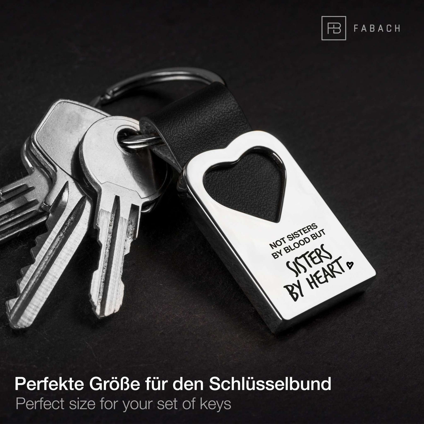 "Not sisters by blood but sisters by heart" Herz-Schlüsselanhänger mit Gravur aus Leder - FABACH