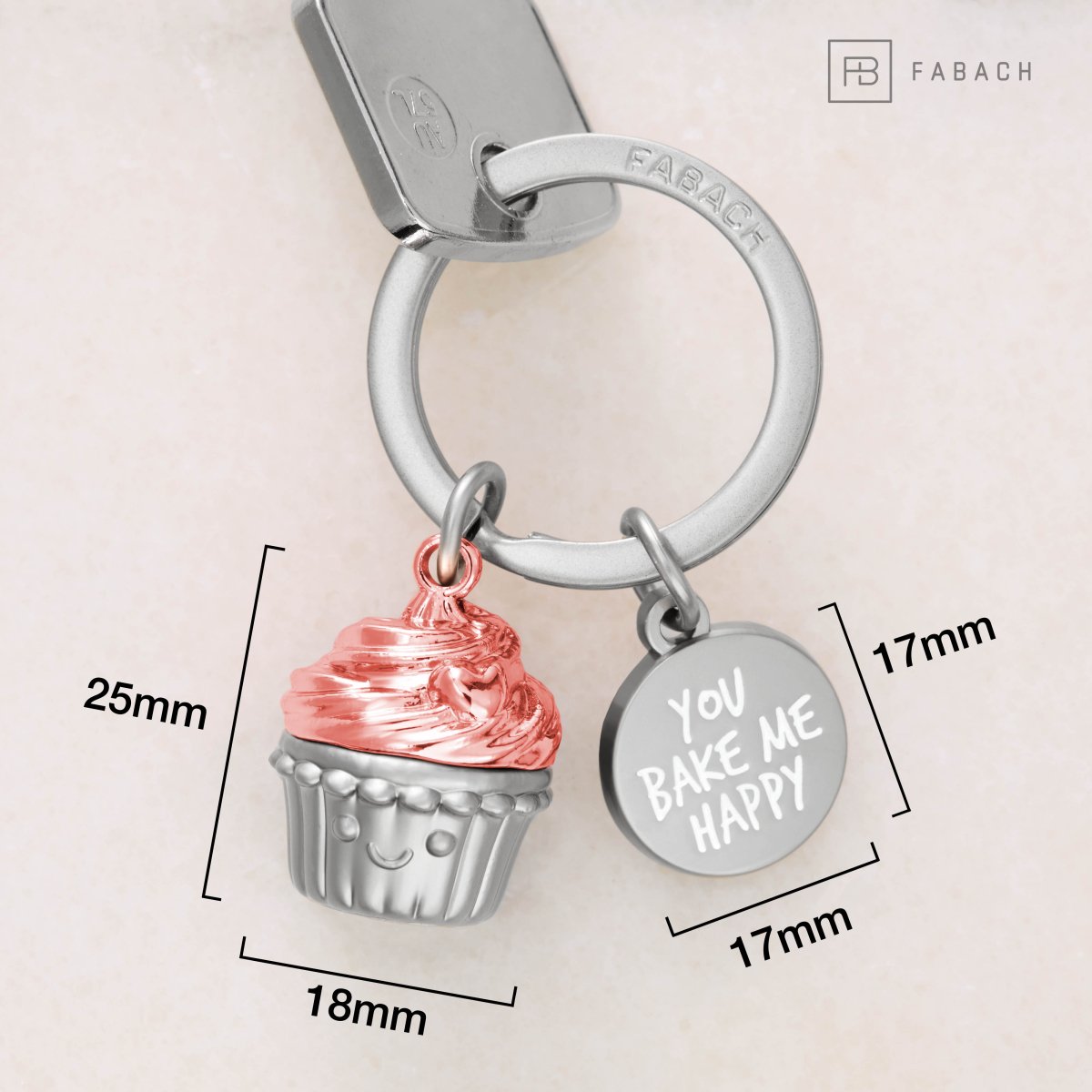 Cupcake Schlüsselanhänger "Sweety" - Glücksbringer Geschenk Partnerin Beste Freundin - Muffin Törtchen Glücksbringer mit Gravur "You bake me happy" - FABACH – Die Schlüsselanhänger - Schmiede
