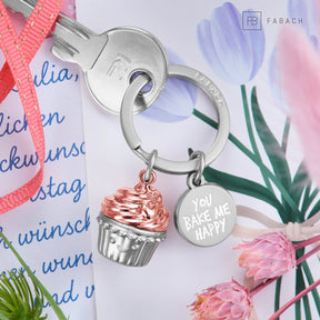 Cupcake Schlüsselanhänger "Sweety" - Glücksbringer Geschenk Partnerin Beste Freundin - Muffin Törtchen Glücksbringer mit Gravur "You bake me happy" - FABACH – Die Schlüsselanhänger - Schmiede