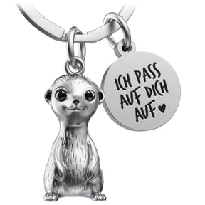 Erdmännchen Schlüsselanhänger "Sammy" mit Gravur - Meerkat Glücksbringer Geschenk mit Gravur "Pass auf dich auf" - FABACH – Die Schlüsselanhänger - Schmiede