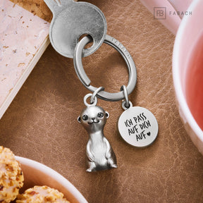 Erdmännchen Schlüsselanhänger "Sammy" mit Gravur - Meerkat Glücksbringer Geschenk mit Gravur "Pass auf dich auf" - FABACH – Die Schlüsselanhänger - Schmiede