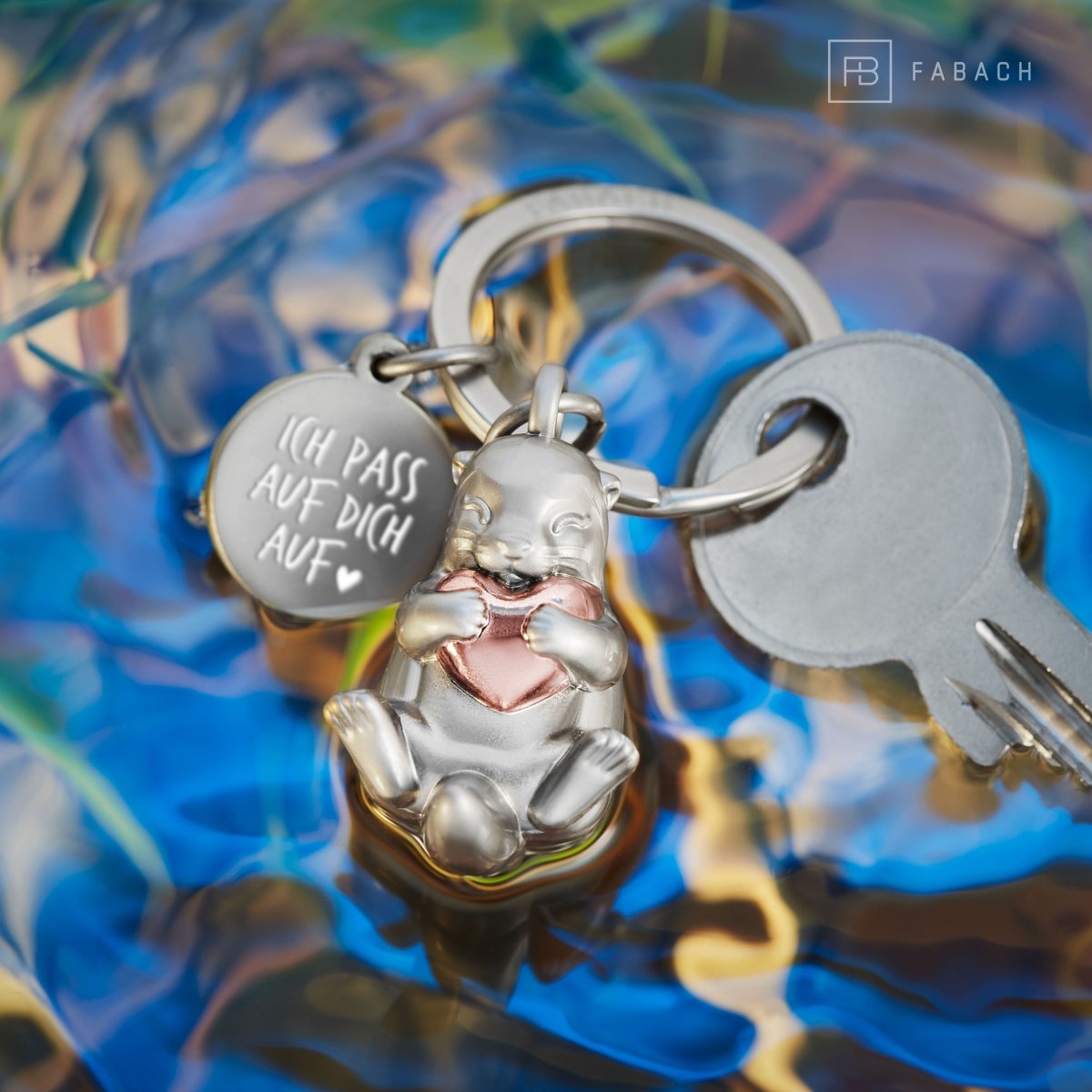 Otter-Schlüsselanhänger mit Gravur "Ich pass auf dich auf" - Liebevoller Glücksbringer mit Herz - Geschenk Partner Beste Freundin - FABACH – Die Schlüsselanhänger-Schmiede