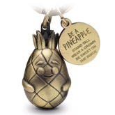 "Be a pineapple" Ananas Schlüsselanhänger "Piny" mit Gravur - Süßer motivierender Glücksbringer#farbe_antique bronze