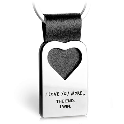"Je t'aime encore plus. La Fin. Je gagne." Porte-clés coeur avec gravure en cuir