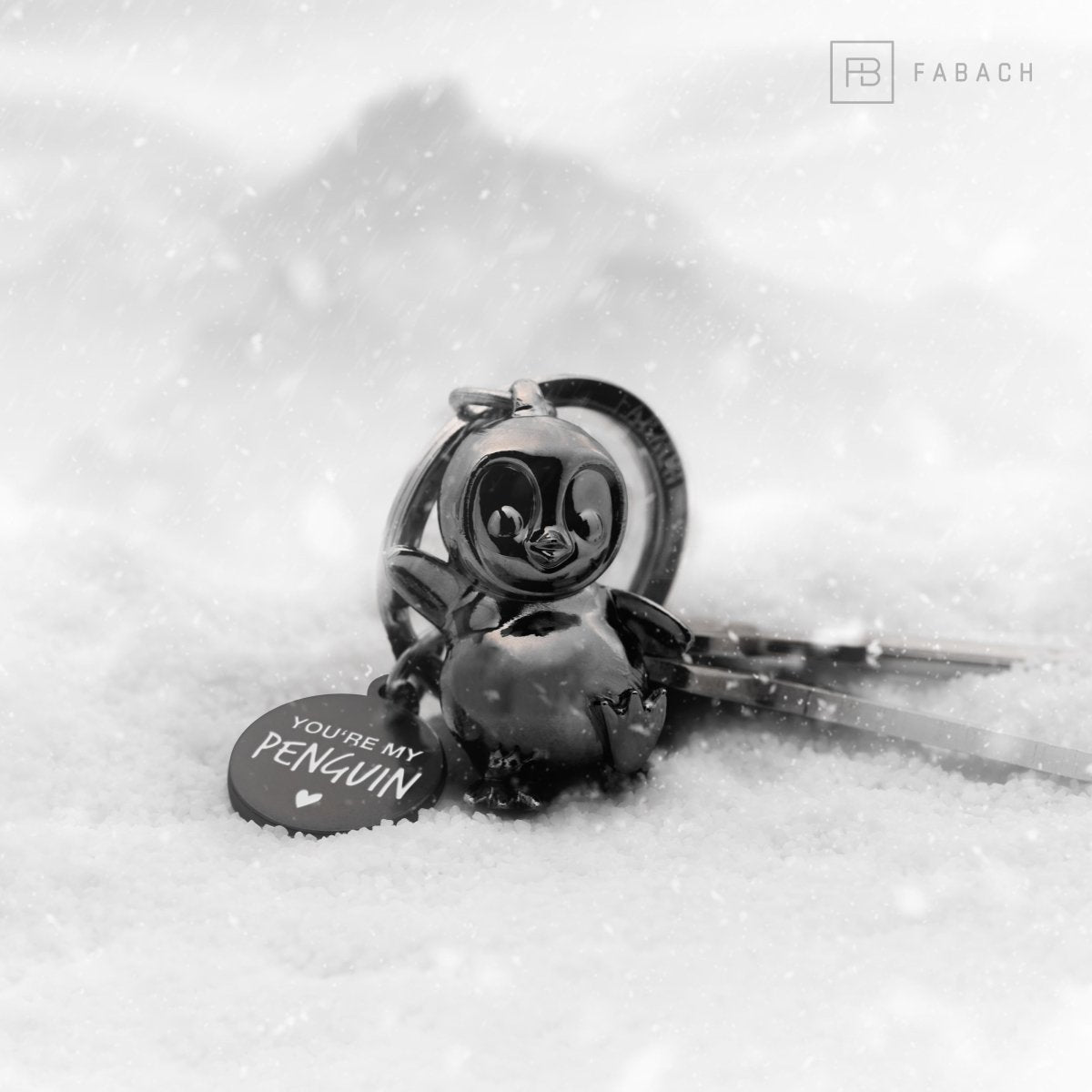 "You're my penguin" Pinguin Schlüsselanhänger "Breezy" mit Gravur - Süßer Pinguin Glücksbringer als Geschenk für Partner - FABACH#farbe_schwarz