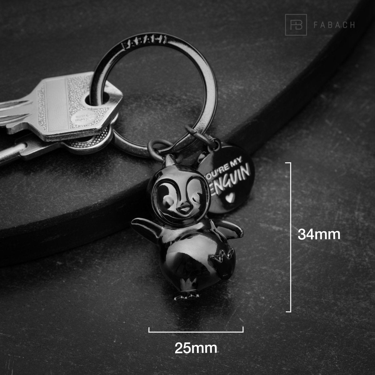 "You're my penguin" Pinguin Schlüsselanhänger "Breezy" mit Gravur - Süßer Pinguin Glücksbringer als Geschenk für Partner - FABACH#farbe_schwarz